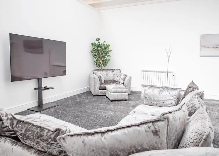 #20 Grimston St 2 Bedroom Apartment Near Hull New Theatre