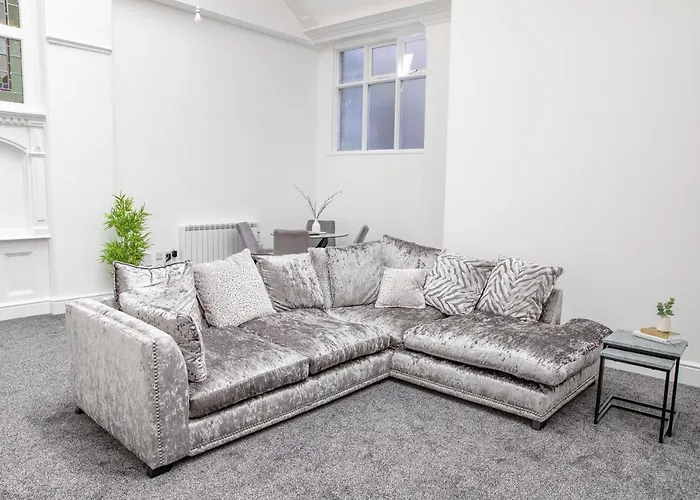 #20 Grimston St 2 Bedroom Apartment Near Hull New Theatre