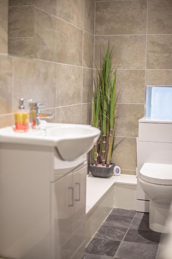Apartment #20 Grimston St 2 Bedroom Near Hull New Theatre *